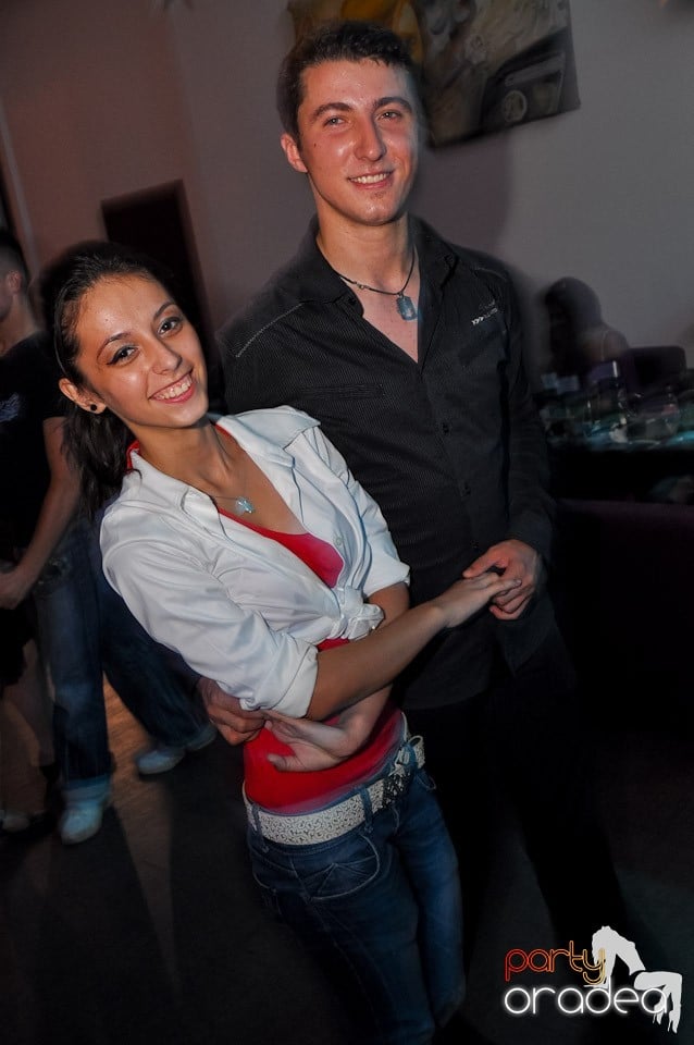 Vineri seara dansăm în Blondy's, 