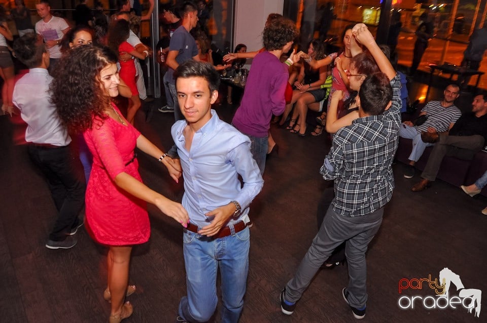 Vineri seara dansăm în Blondy's, 