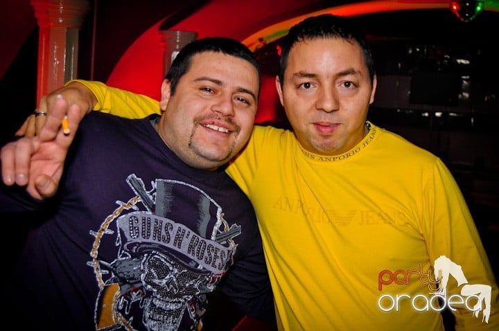 Vineri seara în Club Atti's,