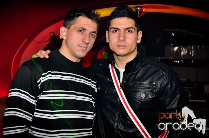 Vineri seara în Club Atti's,