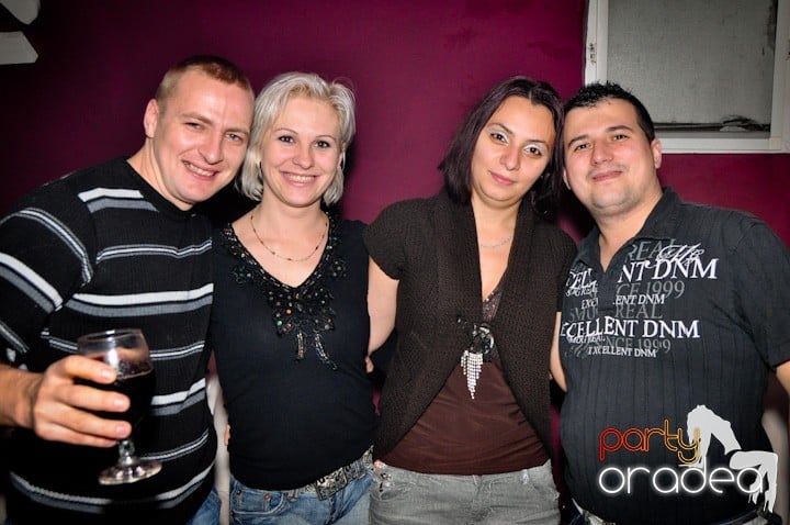 Vineri seara în Club Atti's,