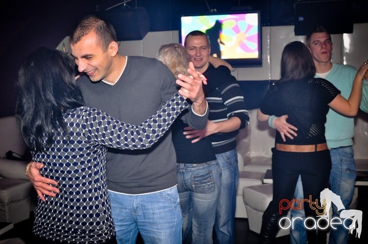 Vineri seara în Club Atti's,