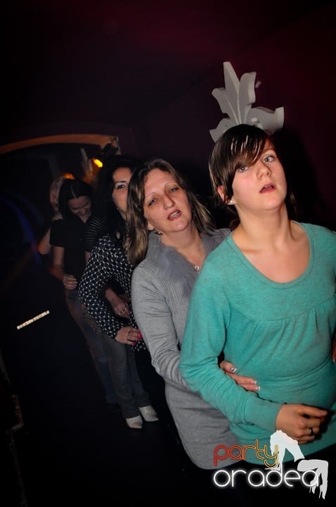 Vineri seara în Club Atti's,