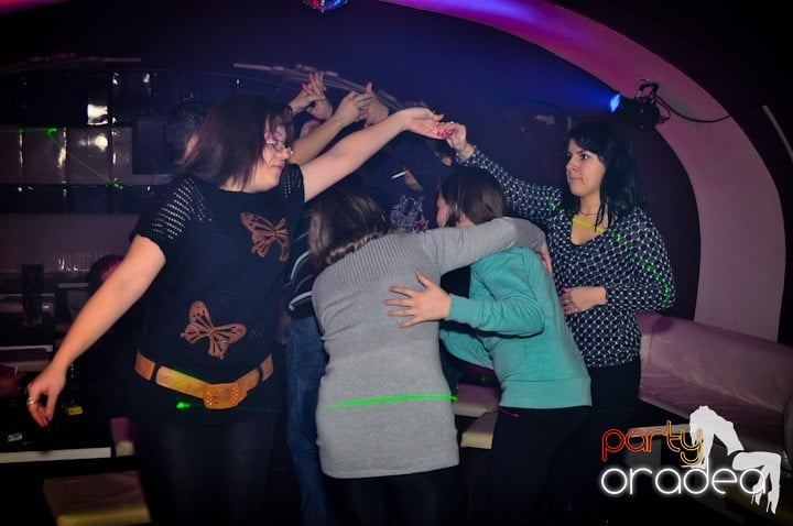 Vineri seara în Club Atti's,