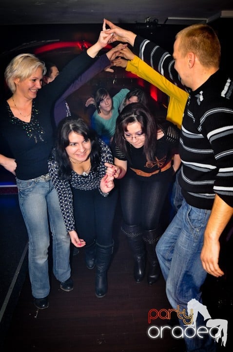 Vineri seara în Club Atti's,