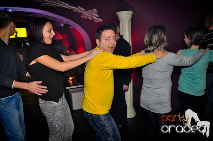 Vineri seara în Club Atti's,