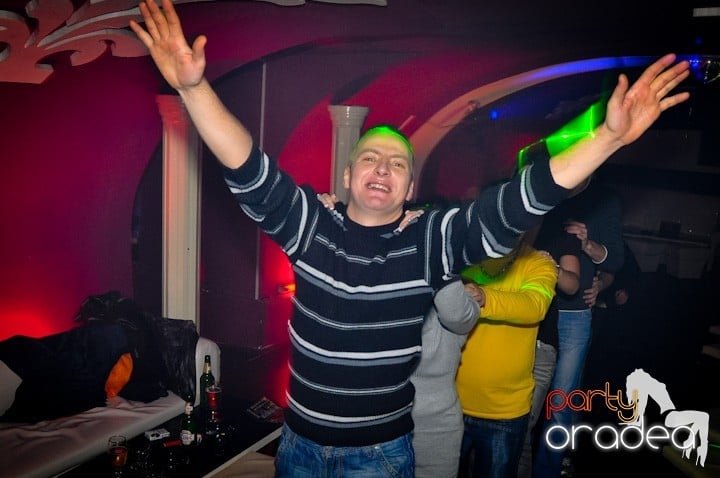 Vineri seara în Club Atti's,