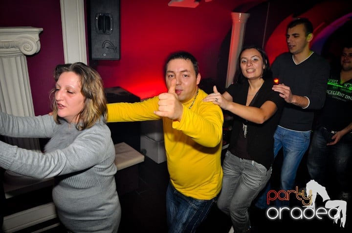 Vineri seara în Club Atti's,