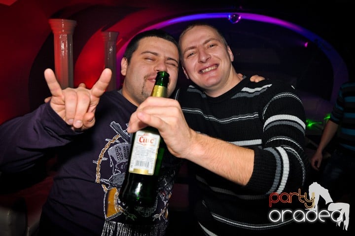 Vineri seara în Club Atti's,