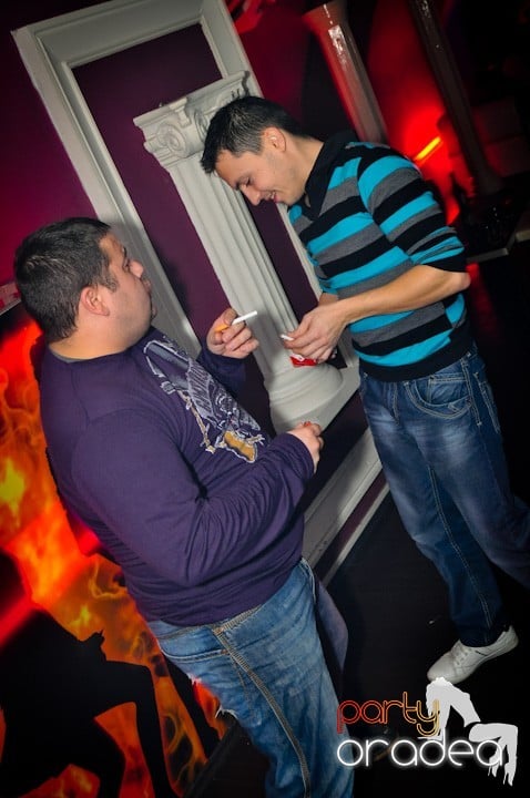 Vineri seara în Club Atti's,