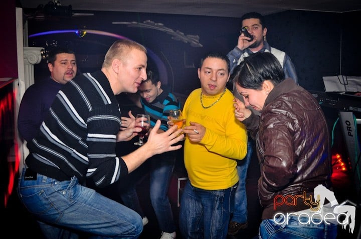 Vineri seara în Club Atti's,