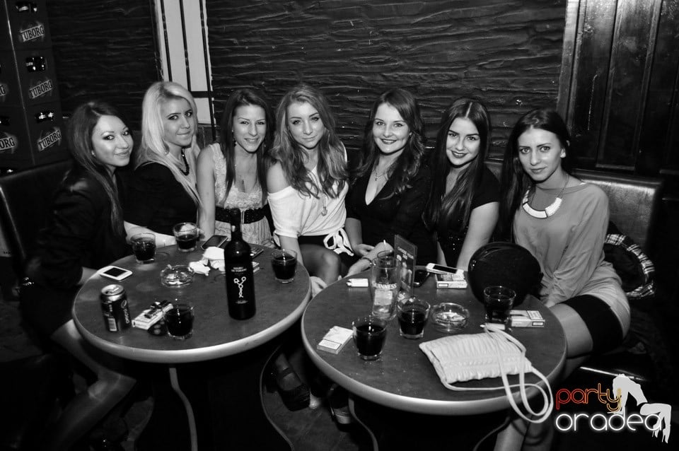 Vineri seara în Club Downtown, 