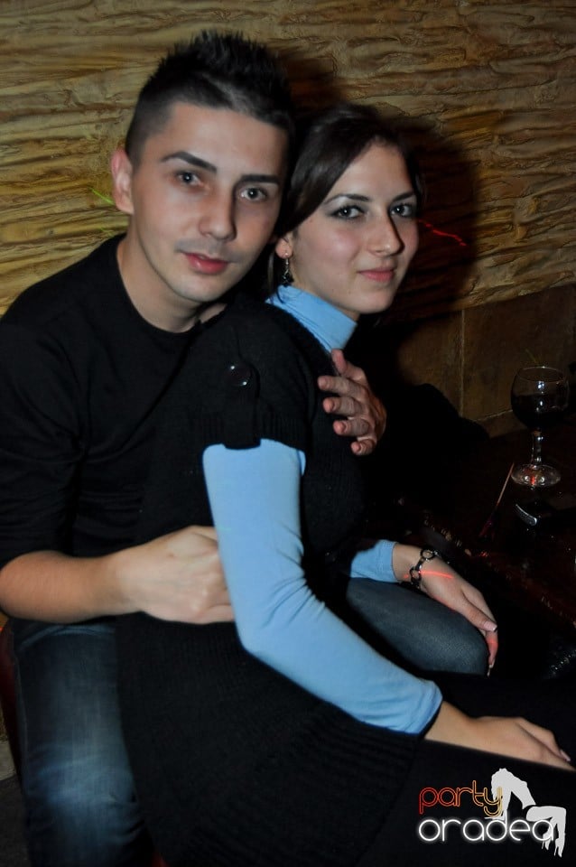 Vineri seara în Club Downtown,