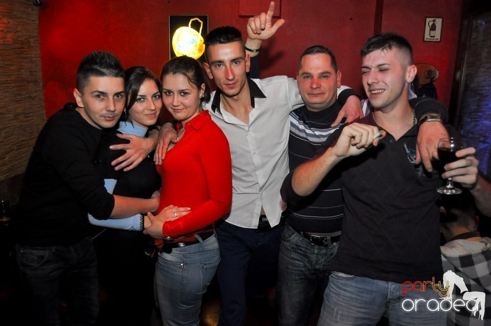 Vineri seara în Club Downtown,