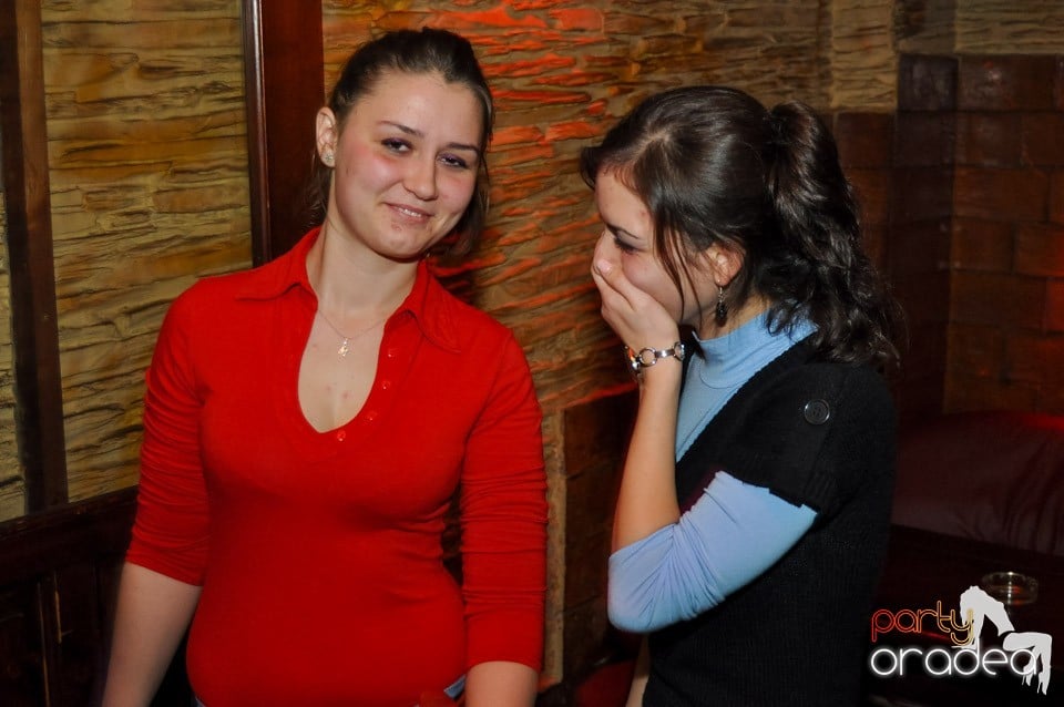 Vineri seara în Club Downtown,