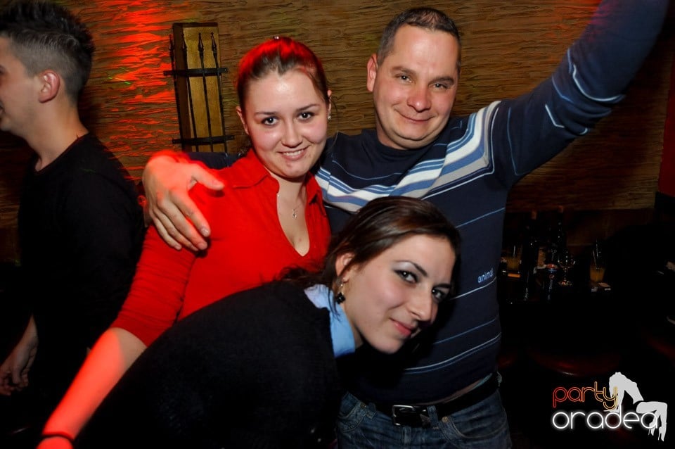 Vineri seara în Club Downtown,