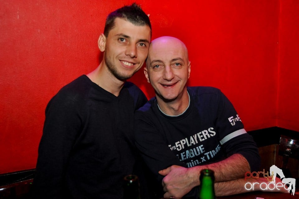 Vineri seara în Club Downtown,