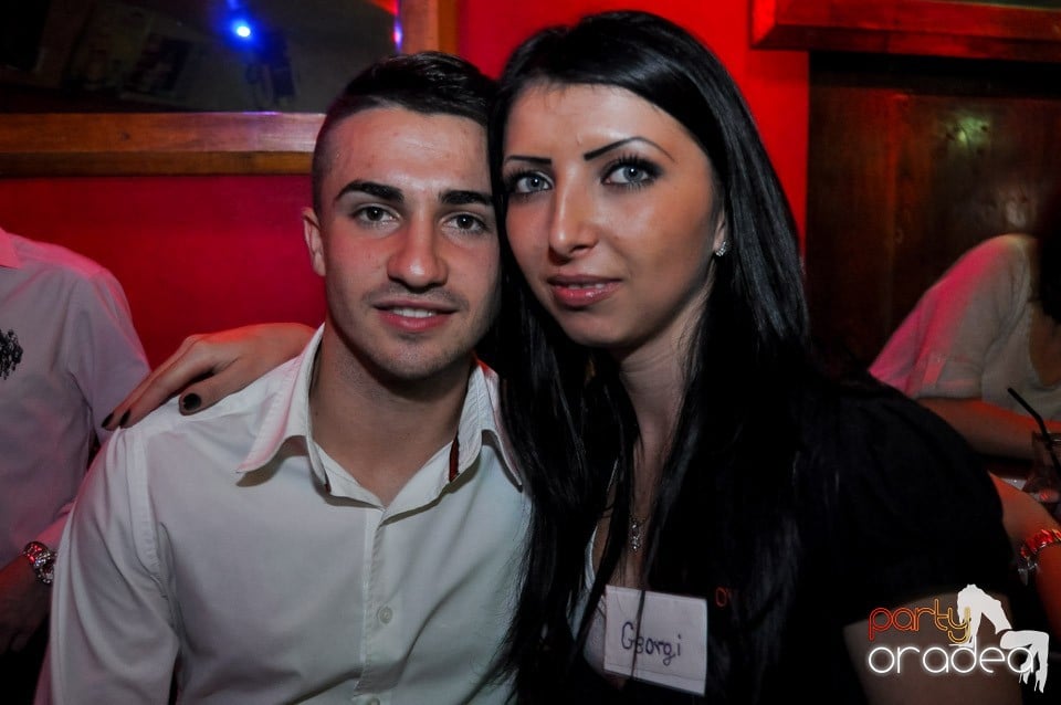 Vineri seara în Club Downtown,