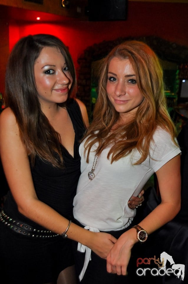 Vineri seara în Club Downtown,