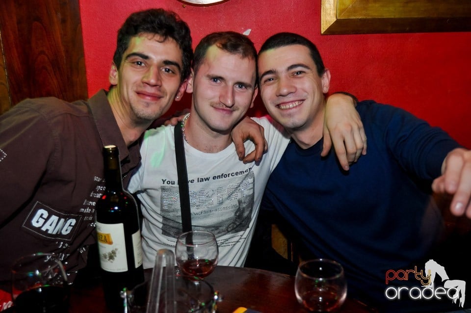 Vineri seara în Club Downtown,