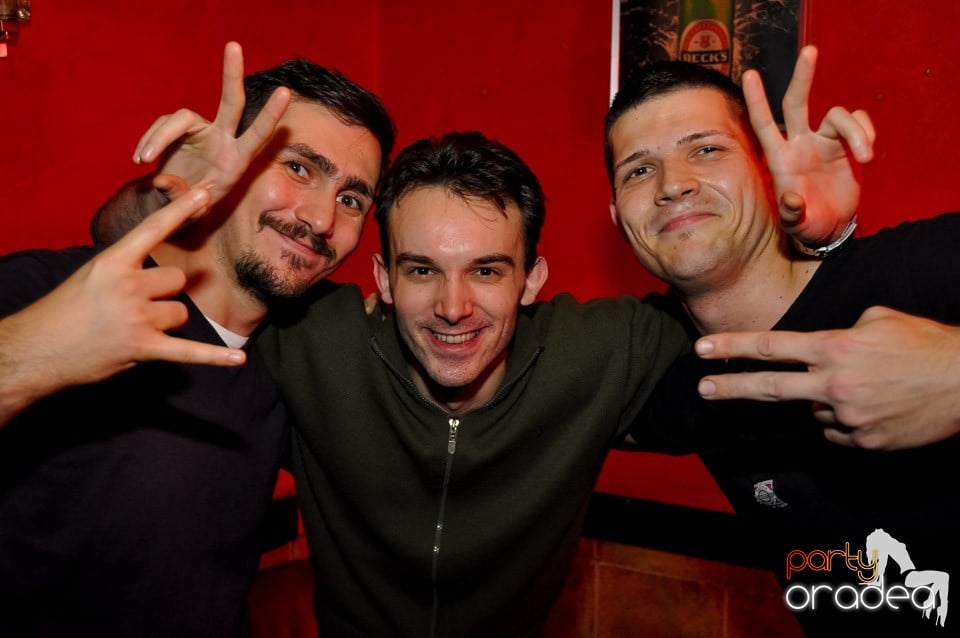 Vineri seara în Club Downtown,