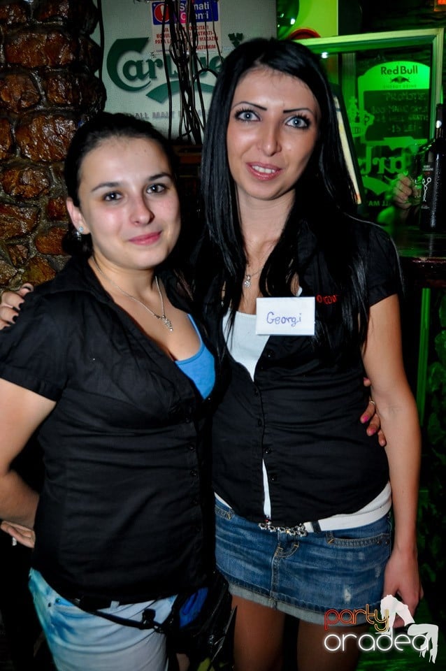Vineri seara în Club Downtown,