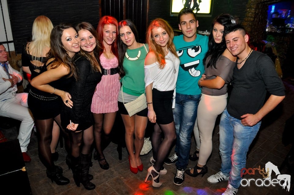 Vineri seara în Club Downtown,