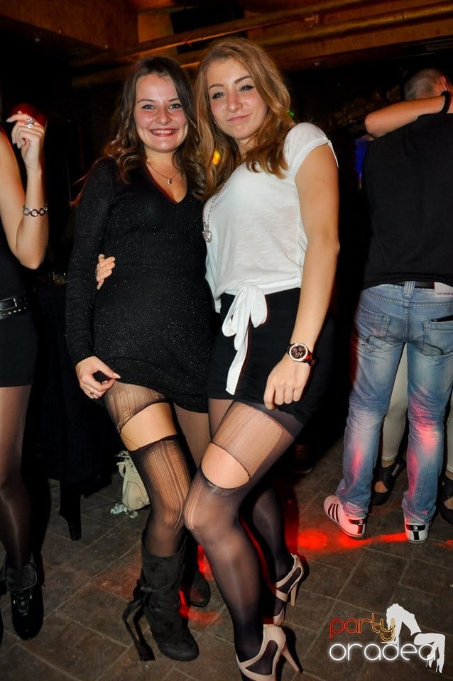 Vineri seara în Club Downtown,