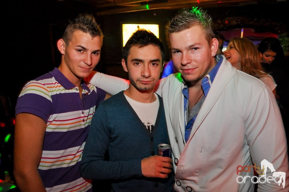 Vineri seara în Club Downtown,