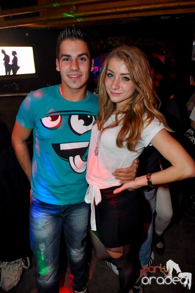 Vineri seara în Club Downtown,