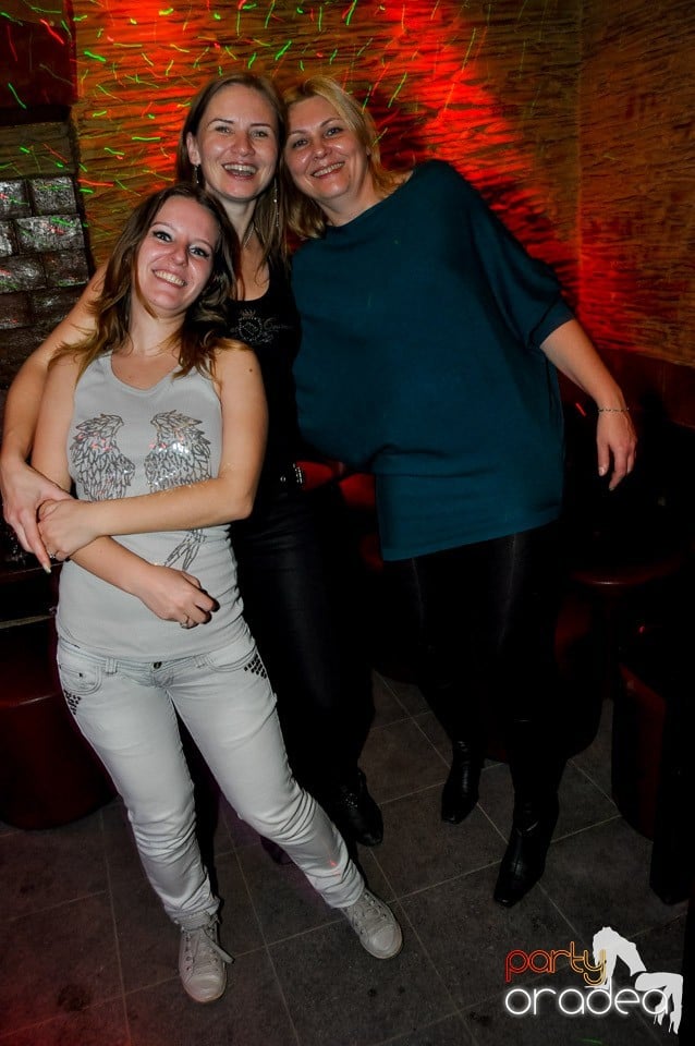 Vineri seara în Club Downtown,