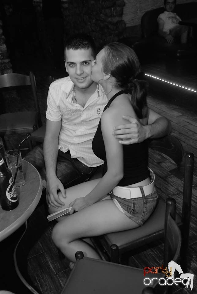 Vineri seara în Club Downtown,