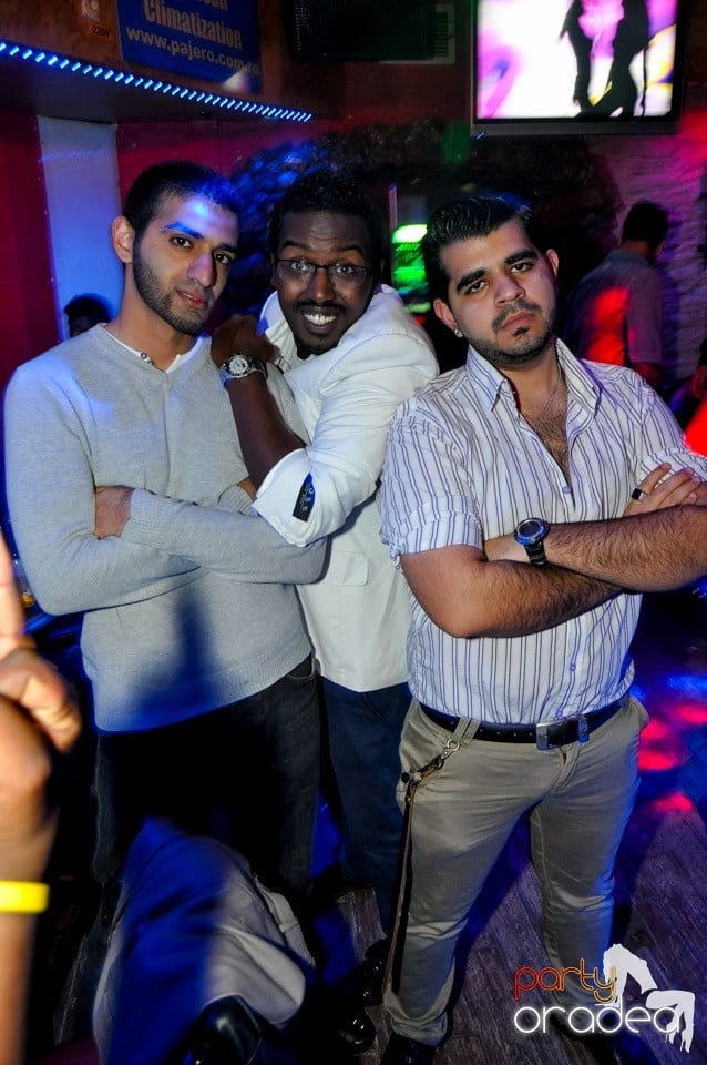 Vineri seara în Club Downtown,