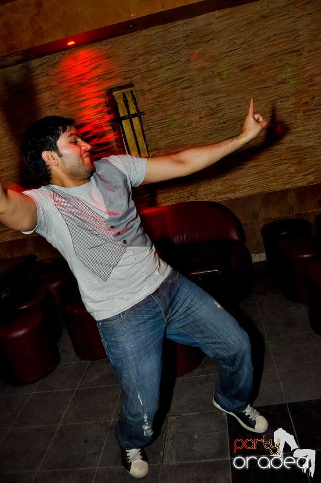 Vineri seara în Club Downtown,