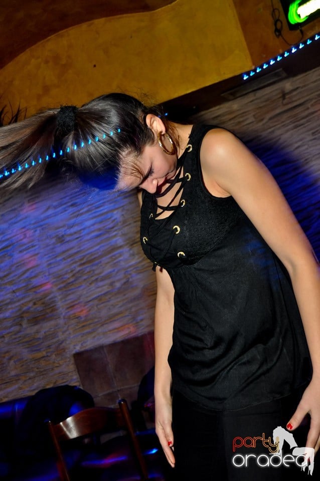 Vineri seara în Club Downtown,