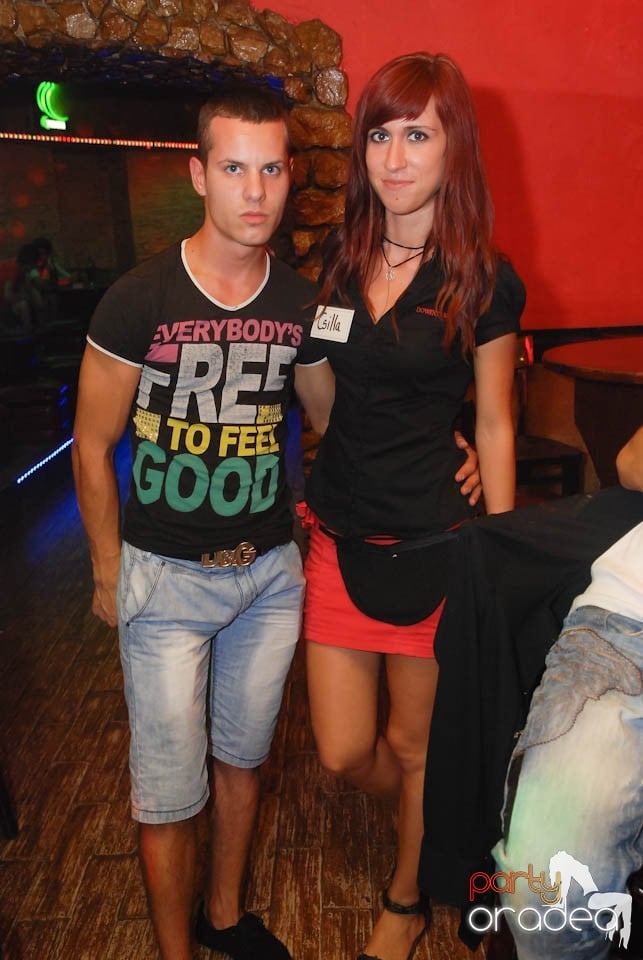 Vineri seara în Club Downtown,