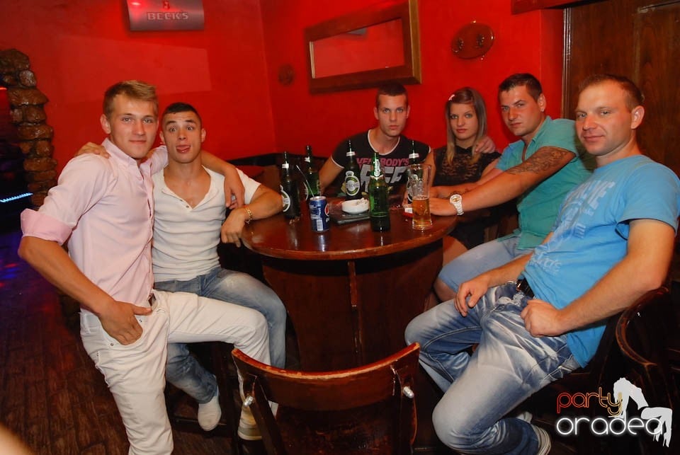 Vineri seara în Club Downtown,