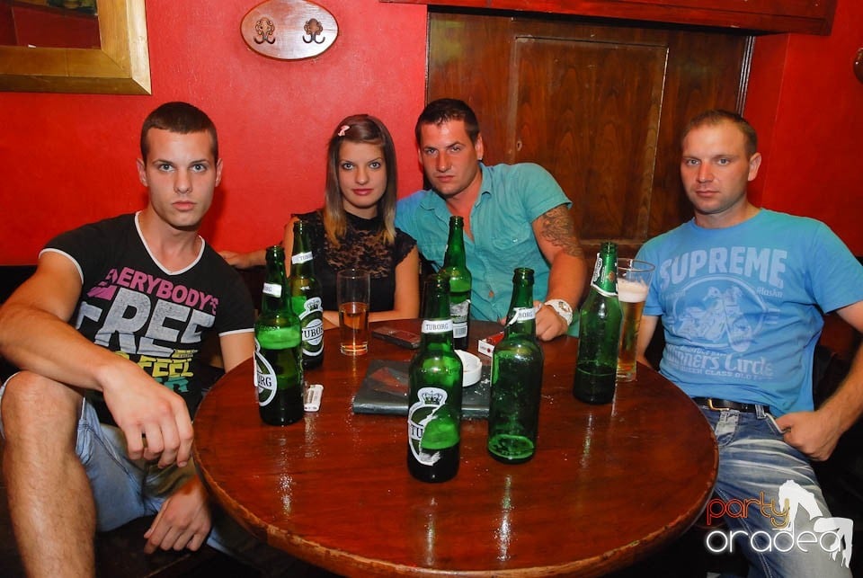 Vineri seara în Club Downtown,