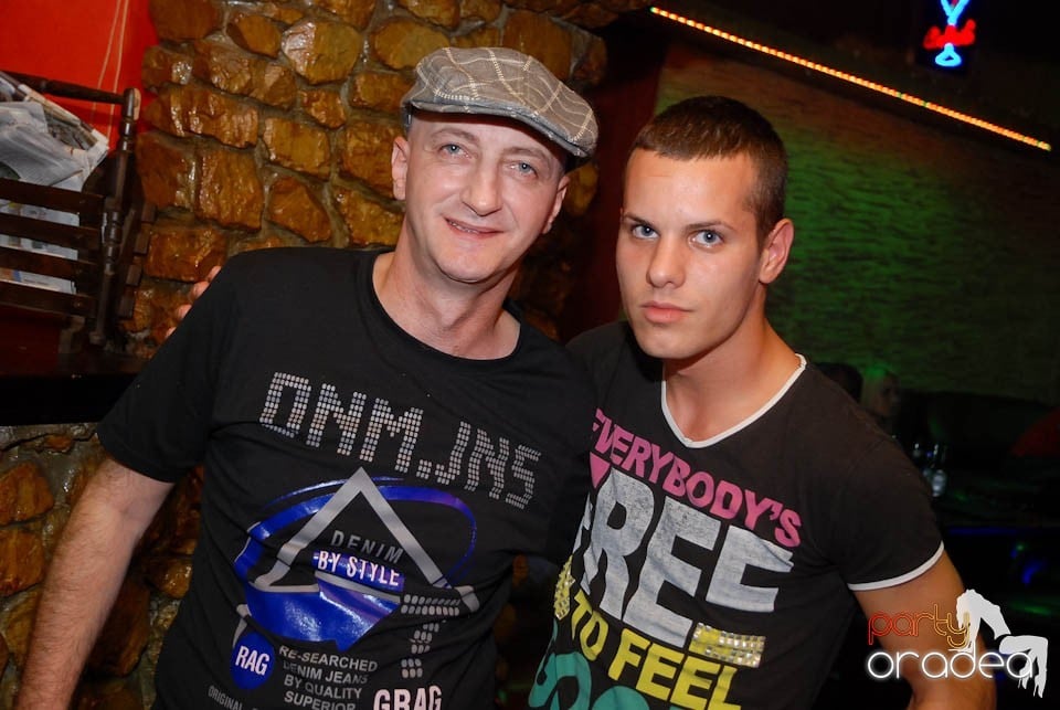 Vineri seara în Club Downtown,