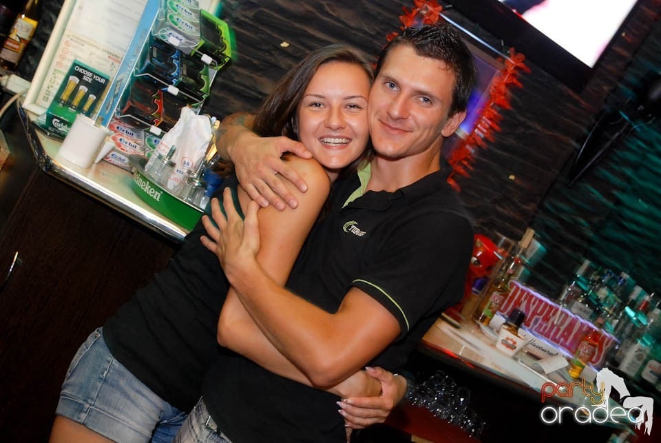 Vineri seara în Club Downtown,