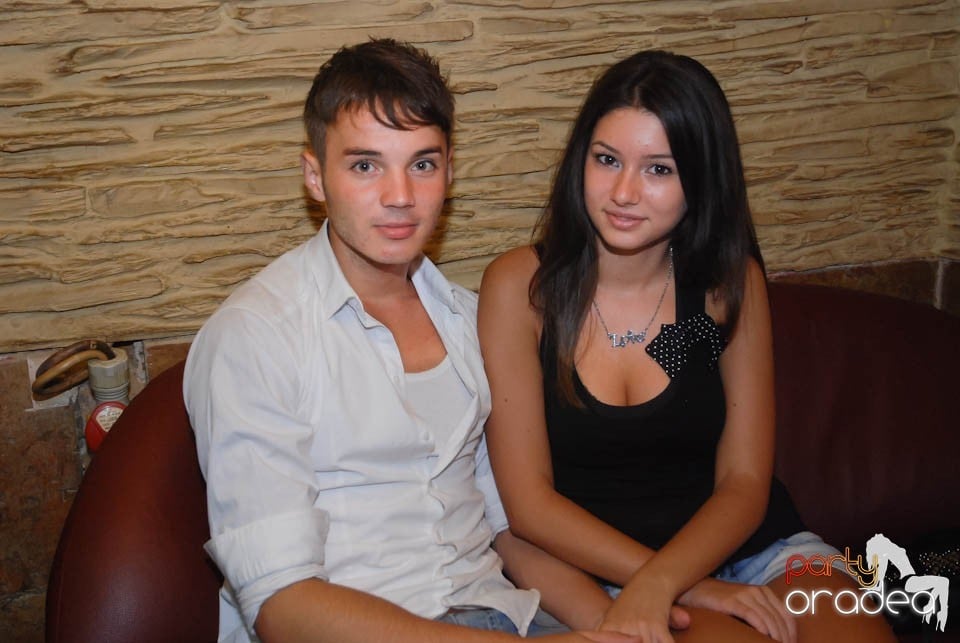 Vineri seara în Club Downtown,