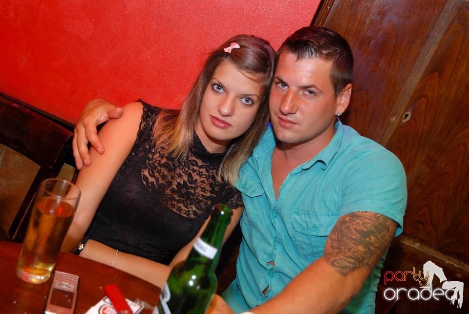 Vineri seara în Club Downtown,