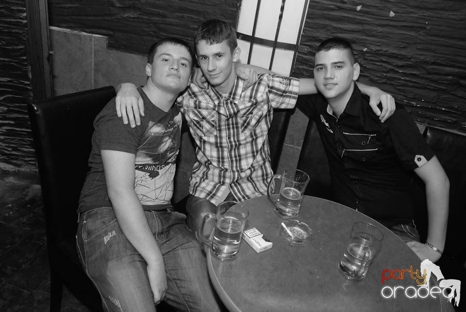 Vineri seara în Club Downtown,