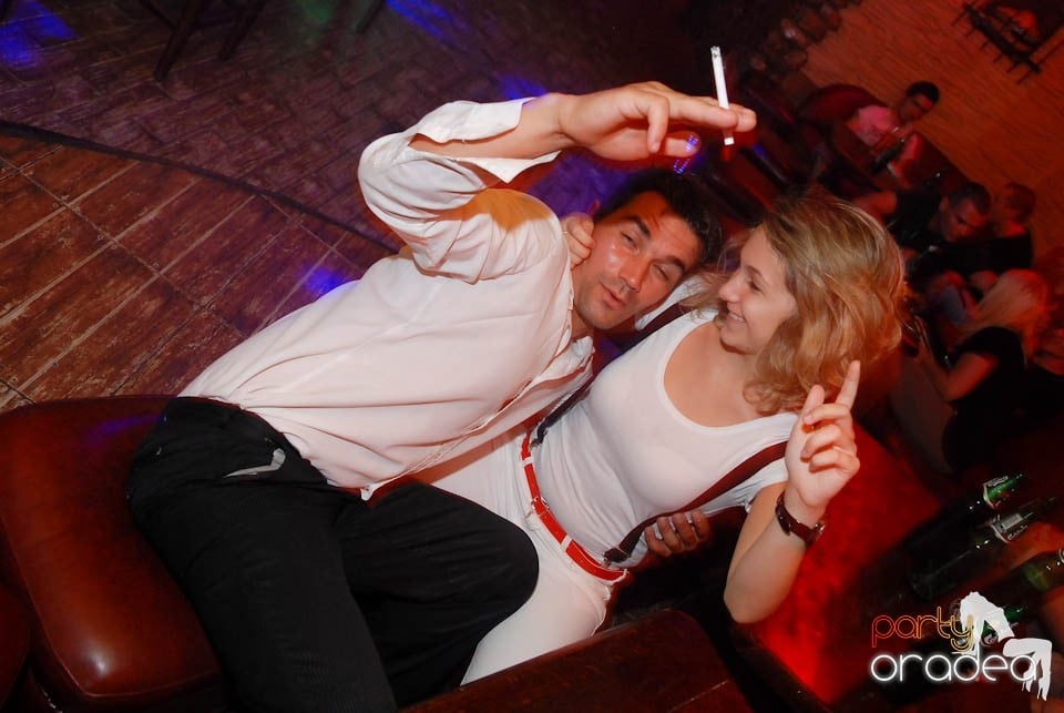 Vineri seara în Club Downtown,