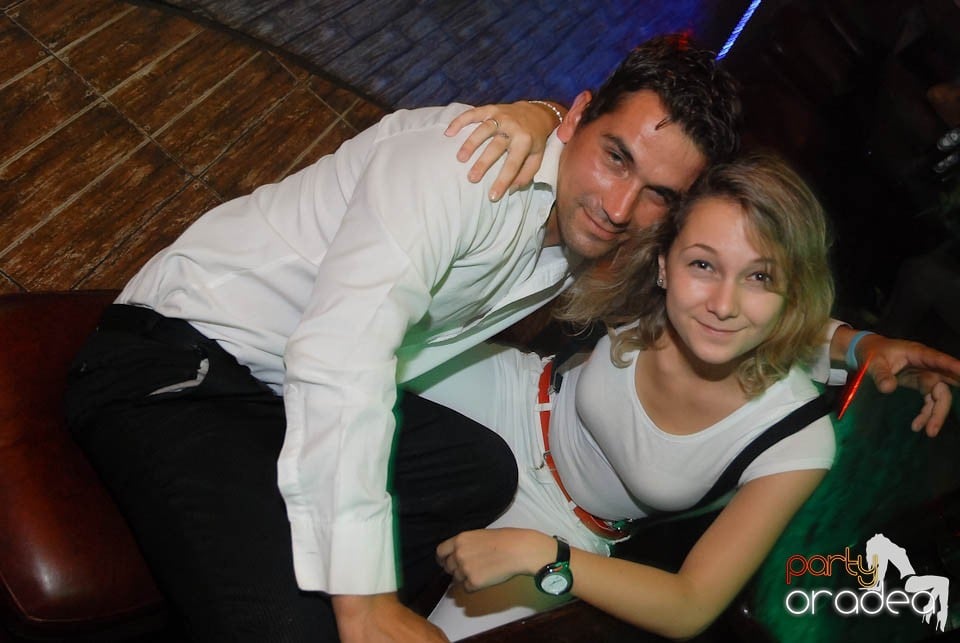 Vineri seara în Club Downtown,
