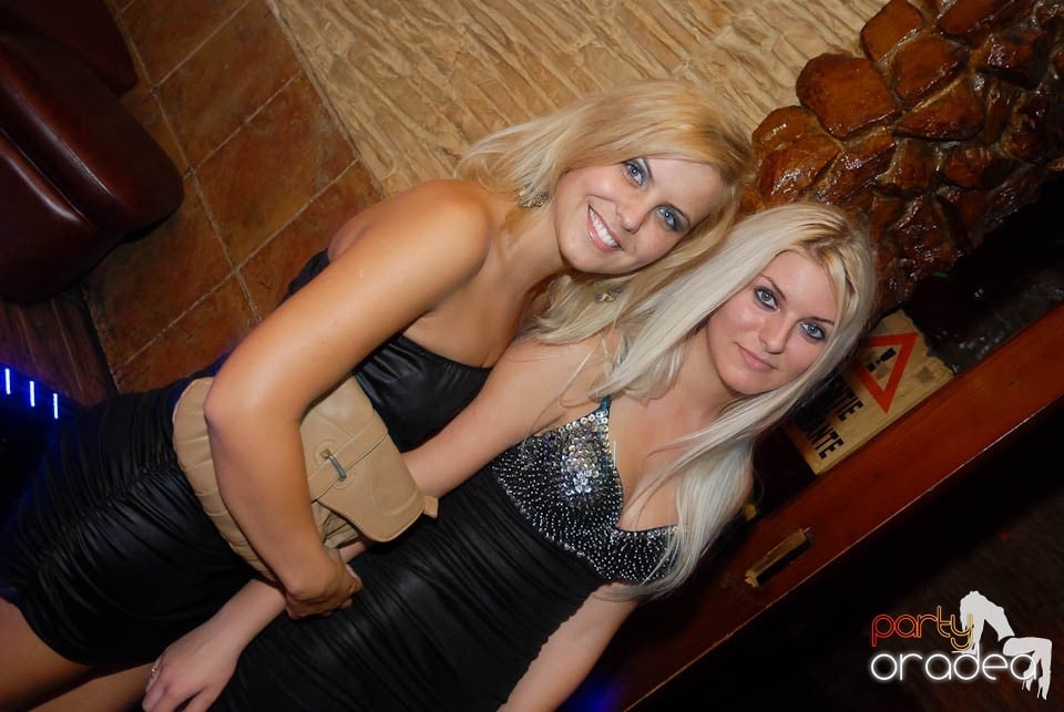 Vineri seara în Club Downtown,