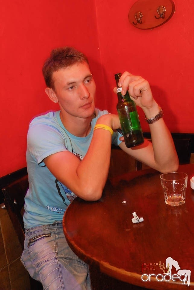 Vineri seara în Club Downtown,