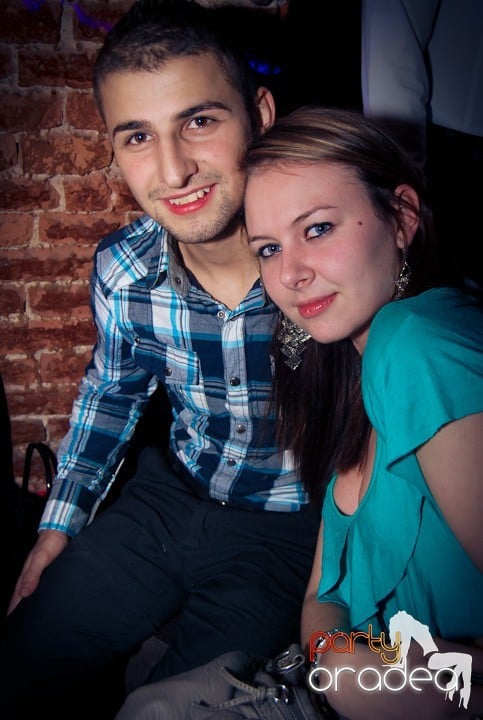 Vineri seara în Club Escape, 