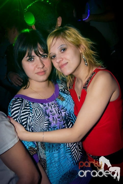 Vineri seara în Club Escape, 