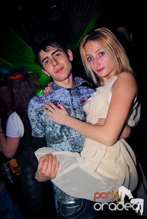 Vineri seara în Club Escape, 